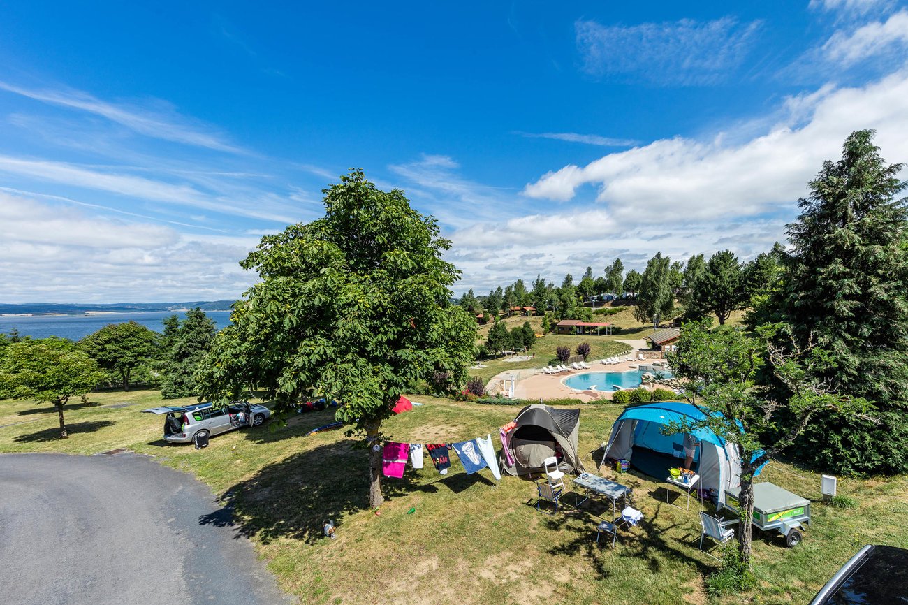 , Les Terrasses du Lac - Campsite with direct beach access, Naussac.