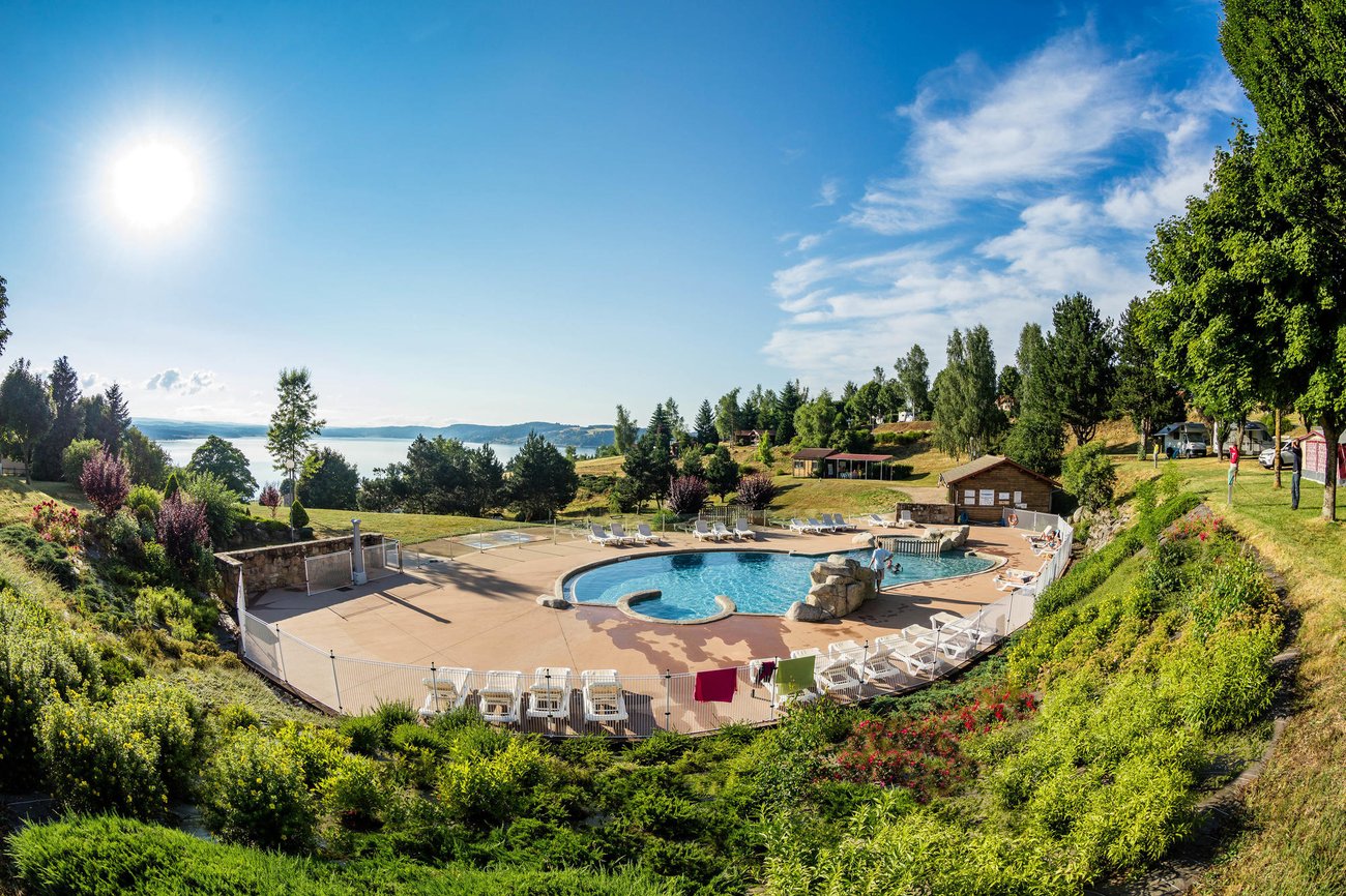 Hotel van toerisme met zwembad in Lozere